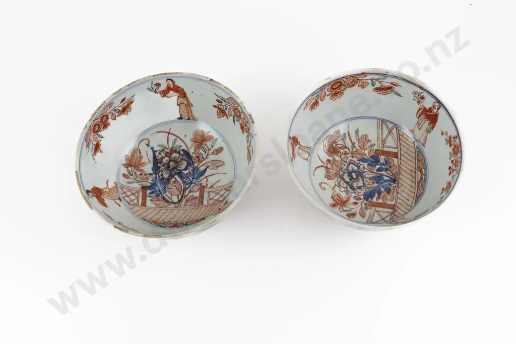 A Pair of Chinese Swatow Porcelain Bowls Image 1++