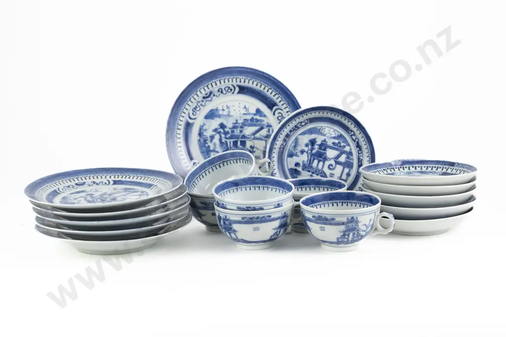 A Collection of 19th Century Nanking Blue And White Export Porcelain Image 1++
