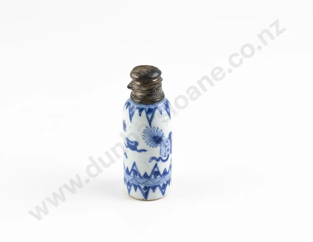 A Chinese 19th Century Blue And White Scent Bottle Image 1++
