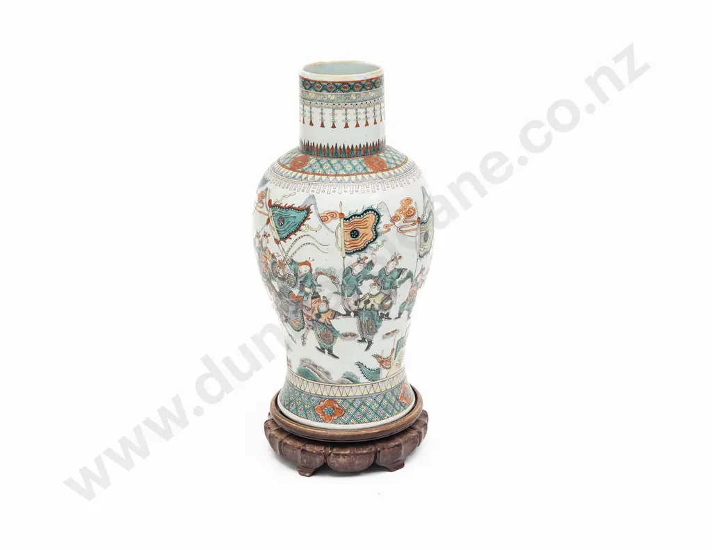 A Large Decorative 19th Century Chinese Porcelain Vase Image 1++