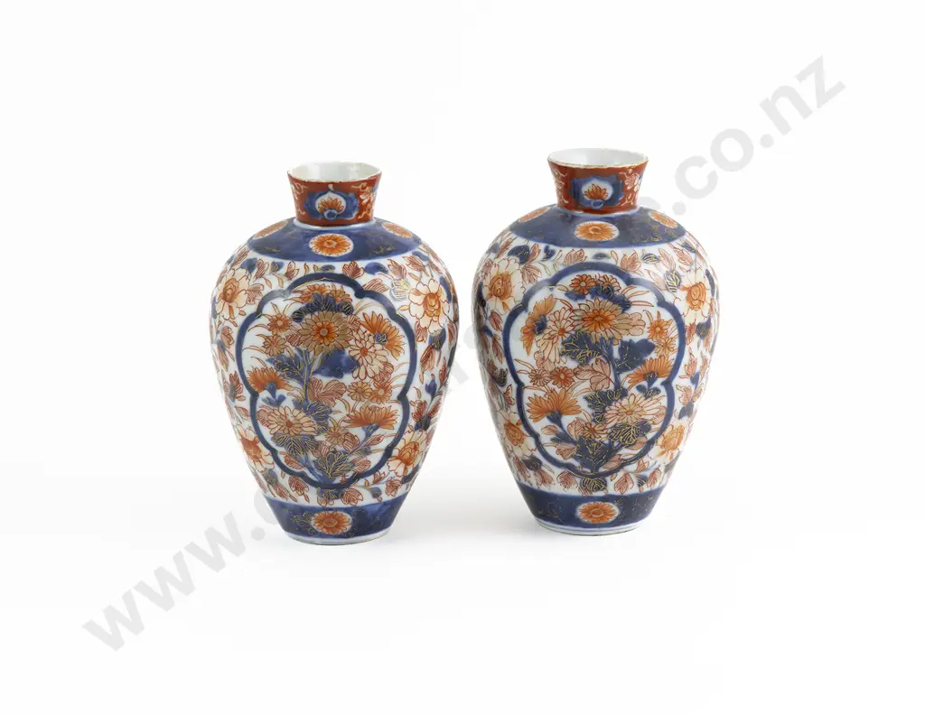 A Pair Of Imari Meiji Period Vase Image 1++