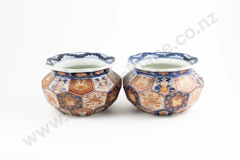 A Pair Of Imari Meiji Period Table Jardinières Image 1++
