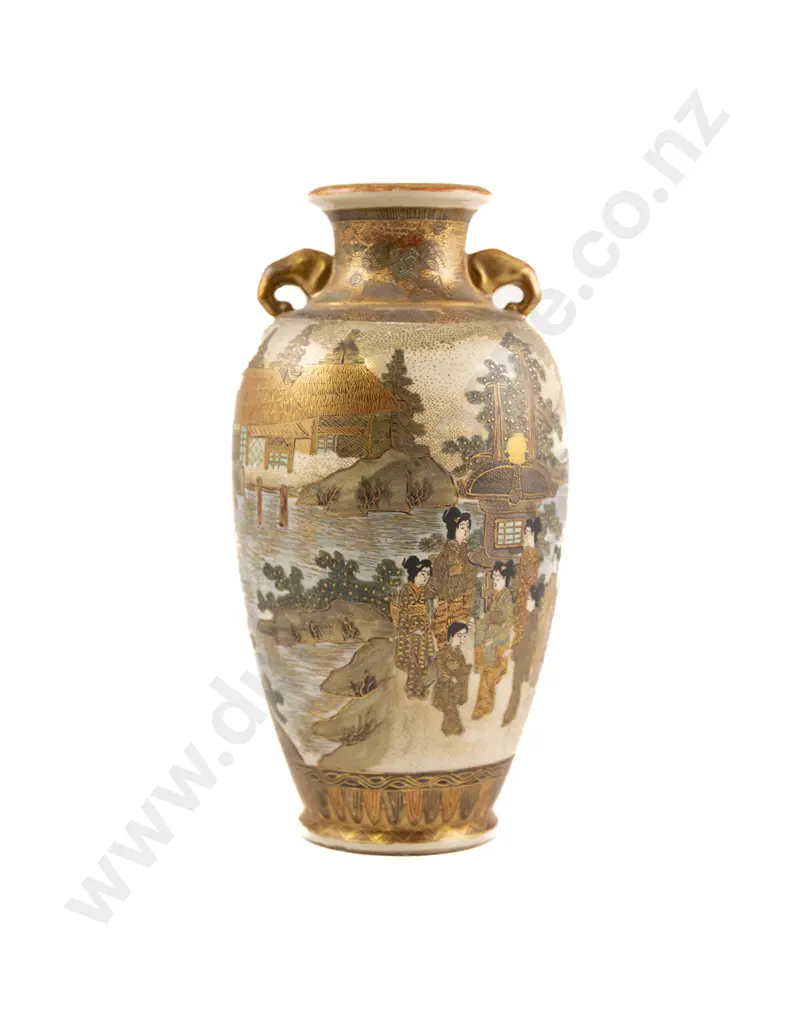 Satsuma Meiji Period Vase Image 1++
