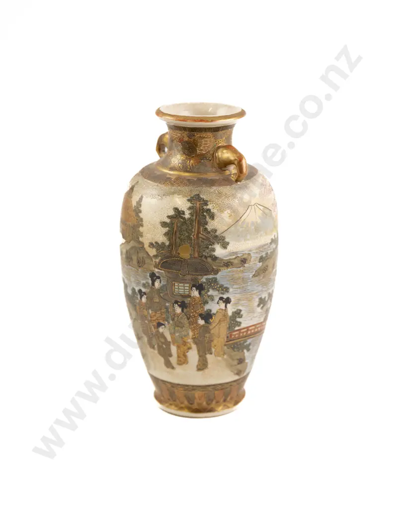 Satsuma Meiji Period Vase Image 1++