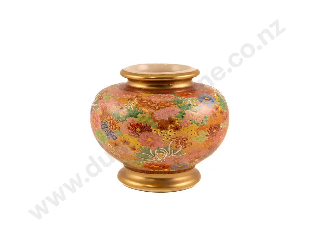 A Meiji Period Satsuma vase Image 1++