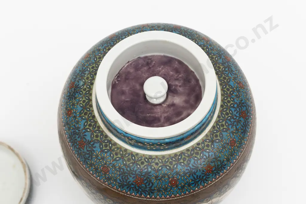 A Large And Impressive 19th Century Earthenware Lidded Vase Image 1++