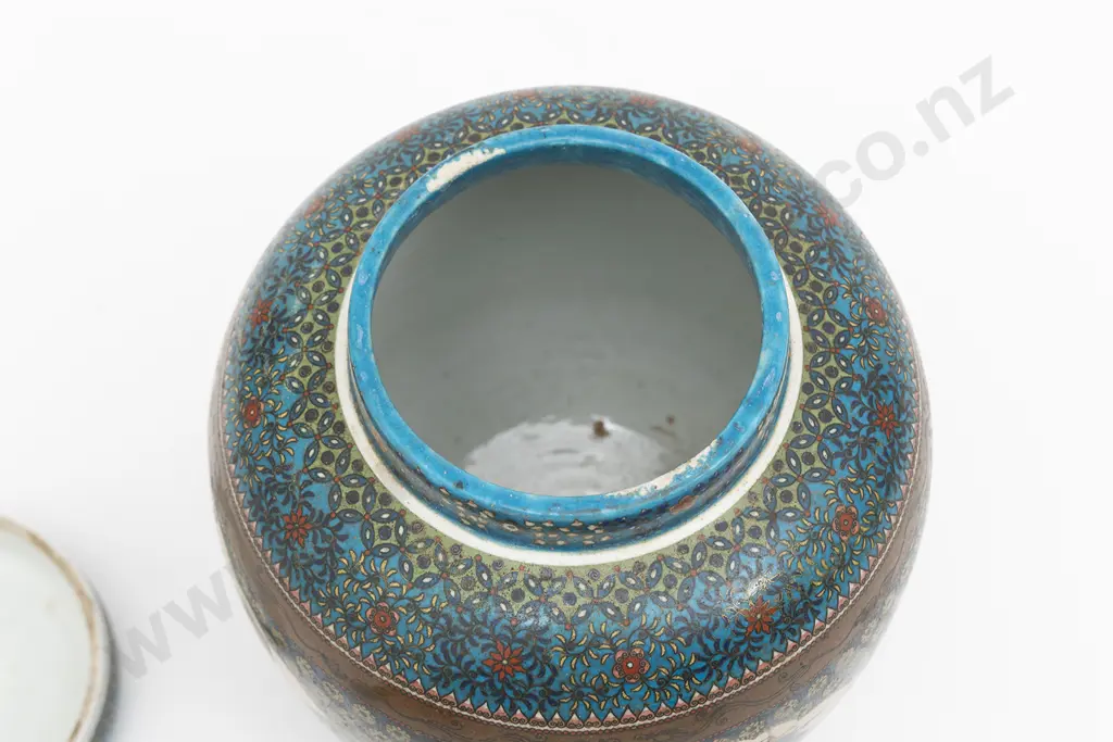 A Large And Impressive 19th Century Earthenware Lidded Vase Image 1++