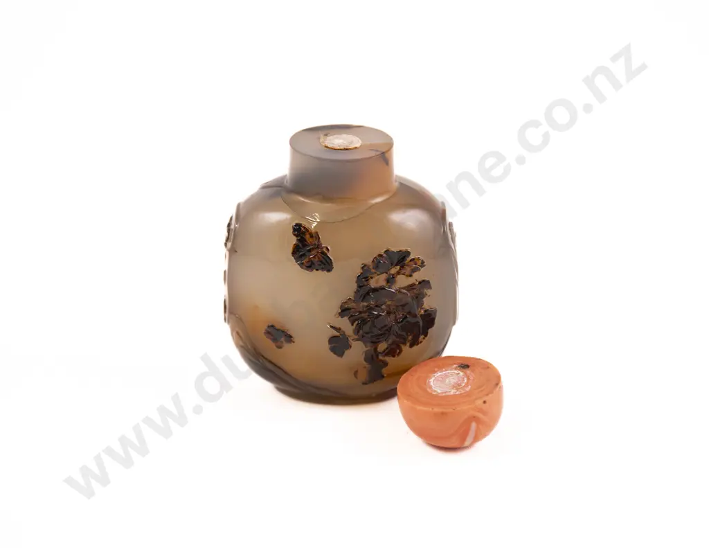 A Fine Chinese 19th Century Agate Snuff Bottle Image 1++