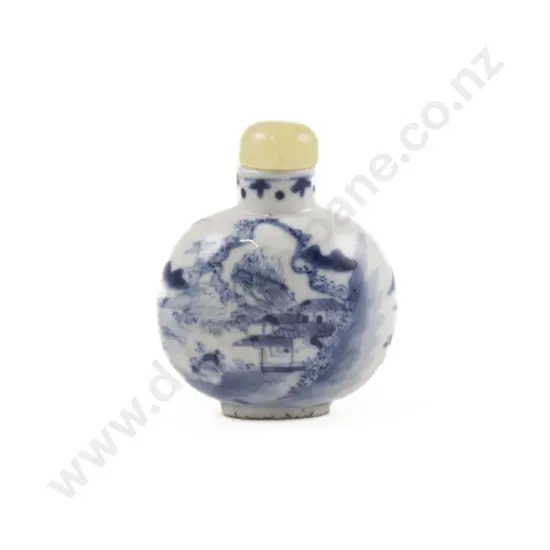 Chinese Blue and White Porcelain Snuff Bottle