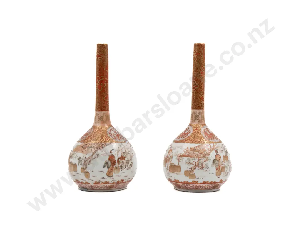 A Finely Painted Pair of Japanese Meiji Period Bottle Vases Image 1++