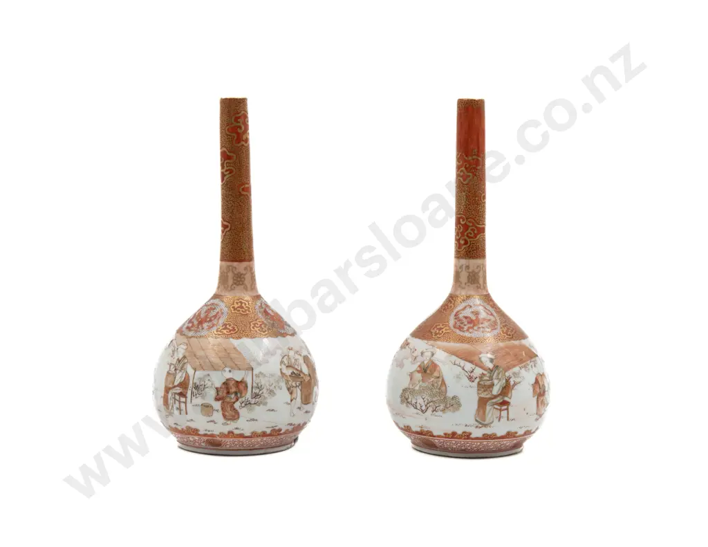 A Finely Painted Pair of Japanese Meiji Period Bottle Vases Image 1++