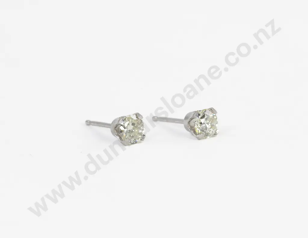 Pair 14ct White Gold Diamond Stud Earrings Image 1++