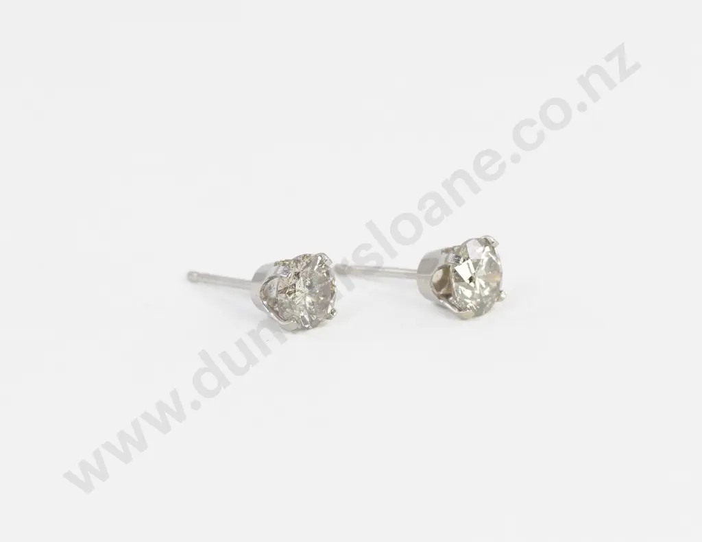 14ct White Gold Diamond Stud Earrings Image 1++