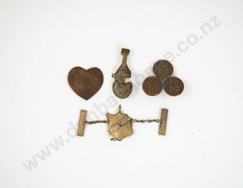 Small Collection of NZ Souvenir Jewellery Image 1++
