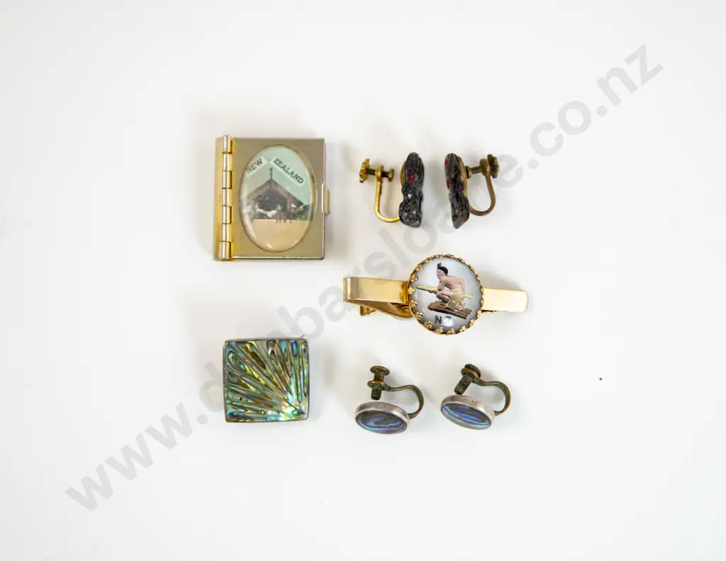 Small Collection of NZ Souvenir Jewellery Image 1++