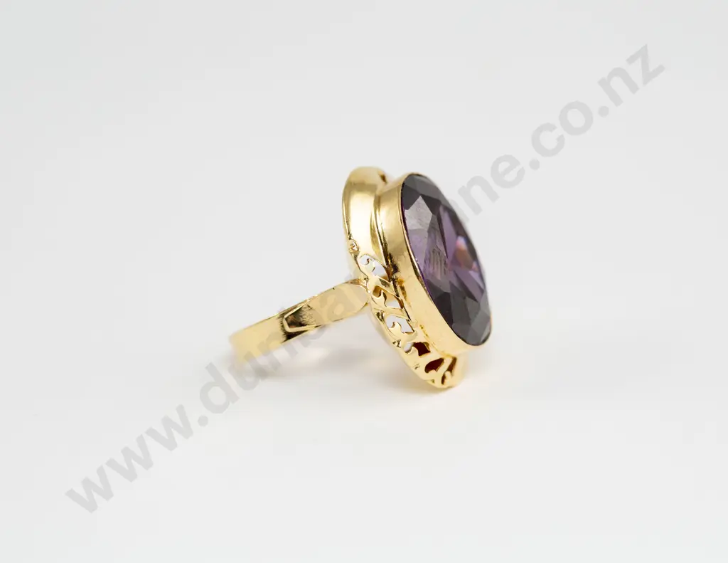 9ct Large Single Amethyst Dress Ring Image 1++