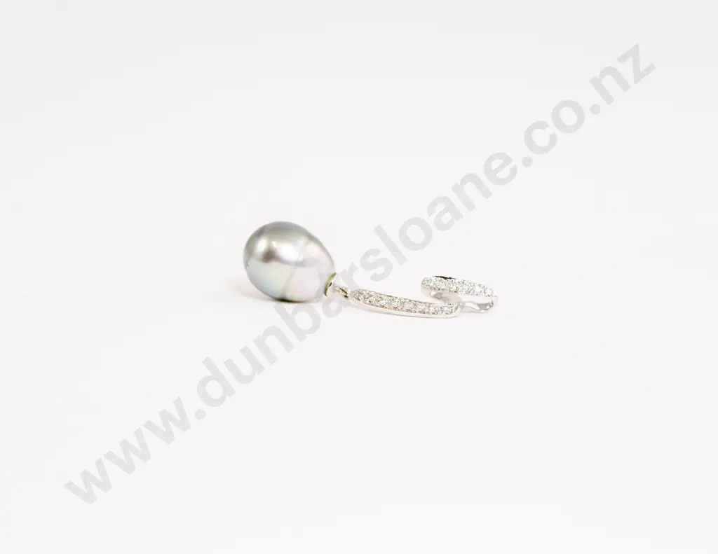 18ct White Gold Diamond and South Sea Black Pearl Pendant Image 1++