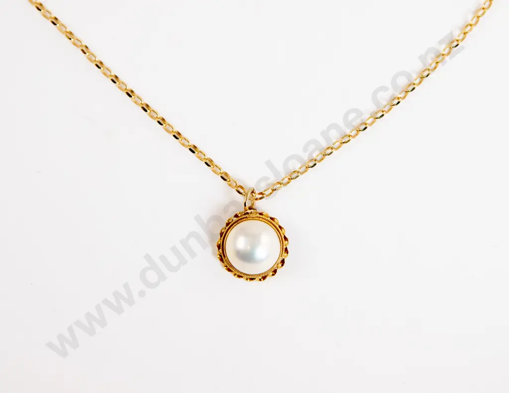 14ct Twist Frame Single Mabe Pearl Pendant Image 1++