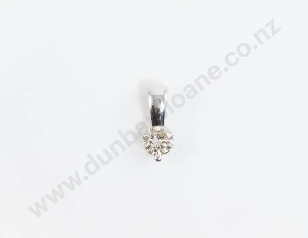 18ct White Gold Diamond Pendant Image 1++