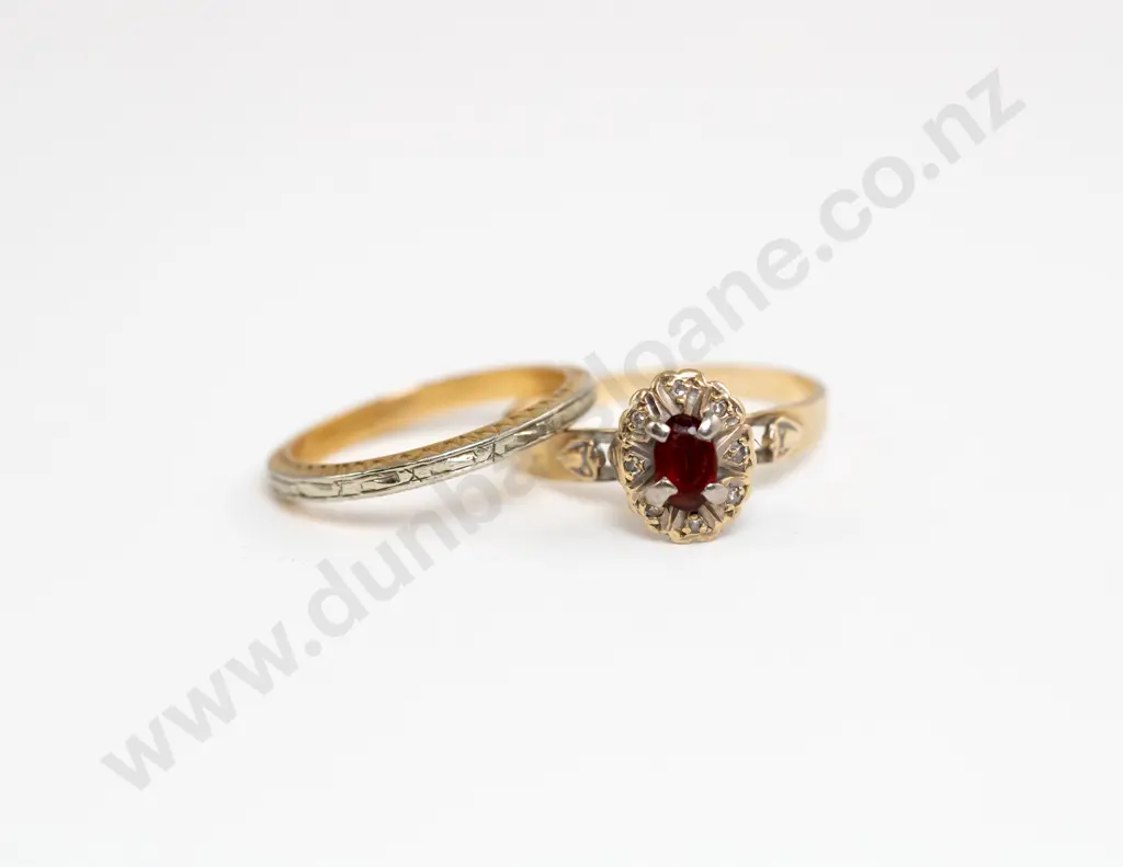 9ct Single Stone Garnet Ring with 18ct Band Image 1++