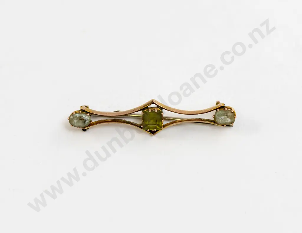 9ct Three Stone Peridot Bar Brooch Image 1++