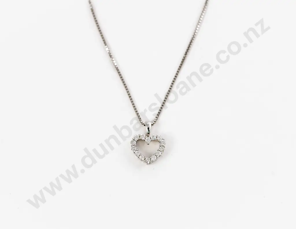 18ct White Gold 14Stone Heart Pendant on 18ct Box Link Chain Image 1++