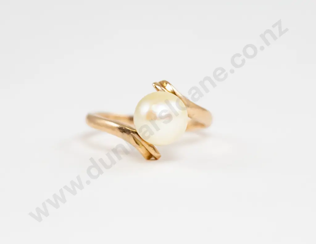 18ct Single Cultured Pearl Ring Image 1++
