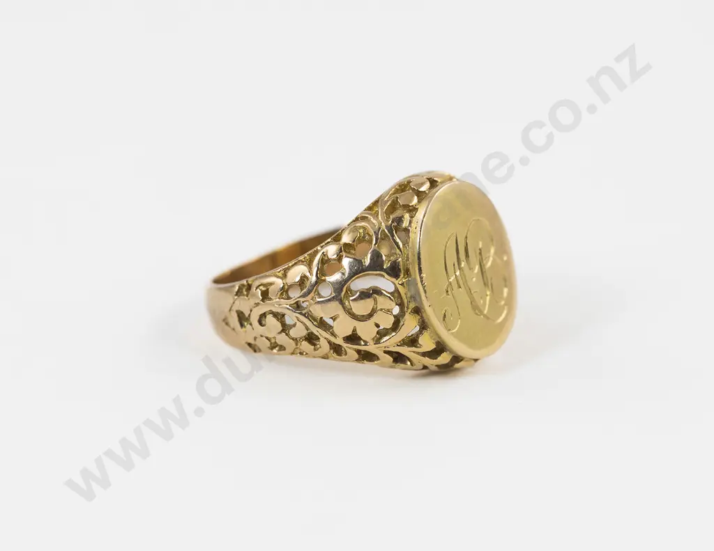 18ct Initialled Signet Ring Image 1++