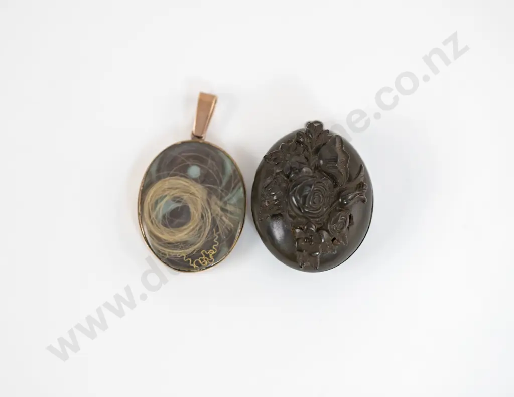 Victorian Vulcanite Locket (a/f) together with 9ct Mourning Pendant Image 1++