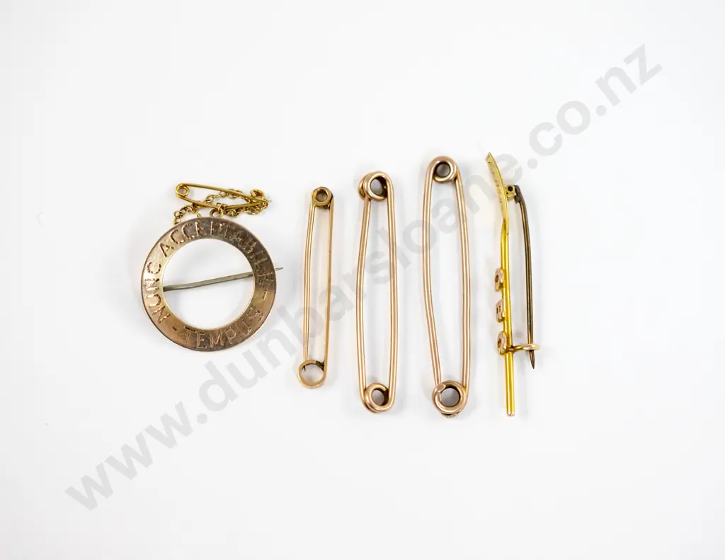 9ct Boating Club Oar Bar Brooch Image 1++