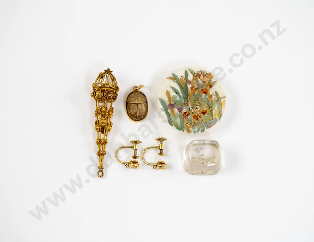 14ct Filigree Chandelier Style Pendant Image 1++