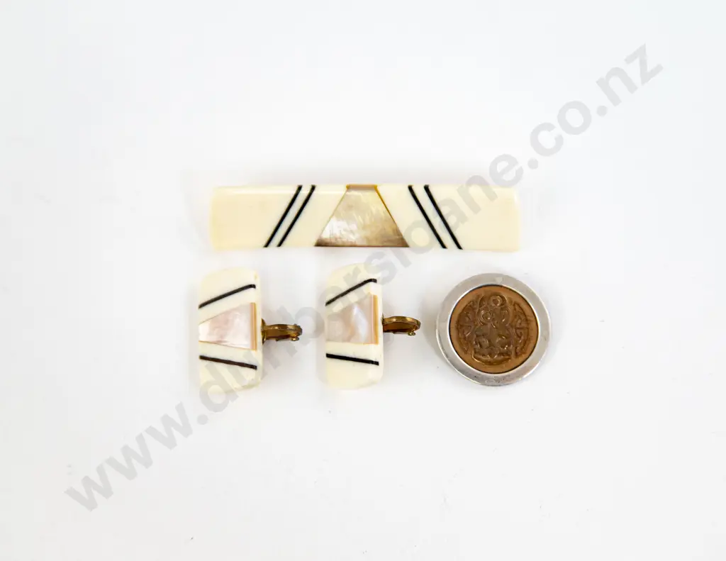 NZ Artist Matthew McIntyre Wilson Tiki Brooch with Bone Brooch and Earrings Set Image 1++
