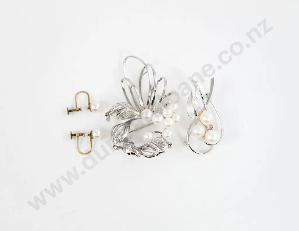 Two S/S and Cultured Pearl Spray Brooches and 9ct Mounted Pearl Earrings Image 1++