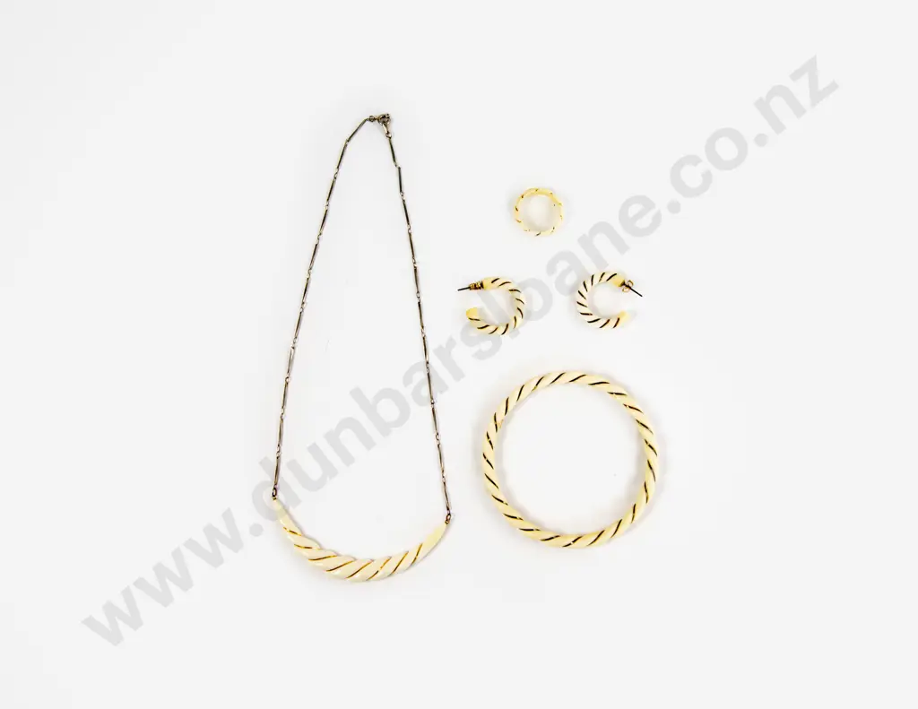 Ivory Jewellery Set Image 1++