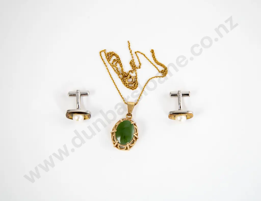 9ct Greenstone Pendant with Pair of Silver Pearl Cufflinks Image 1++