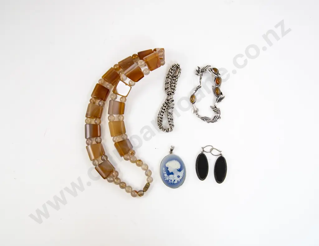 Single Strand Beaded Necklace Image 1++