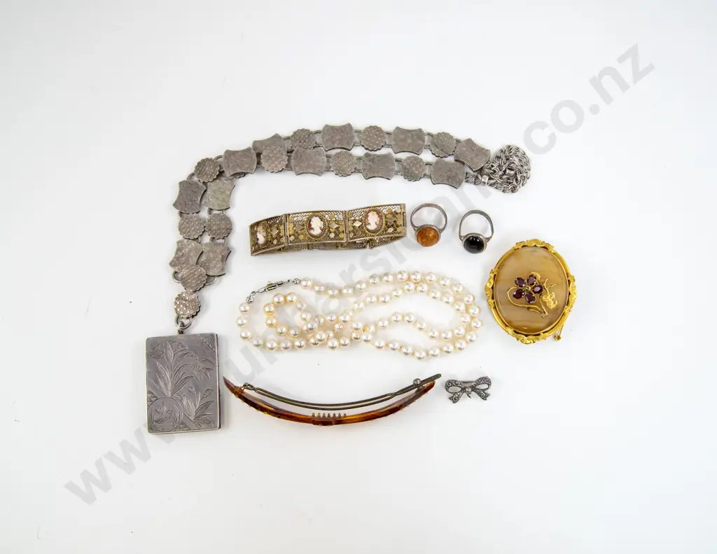 Vict S/S Locket with Chain Image 1++