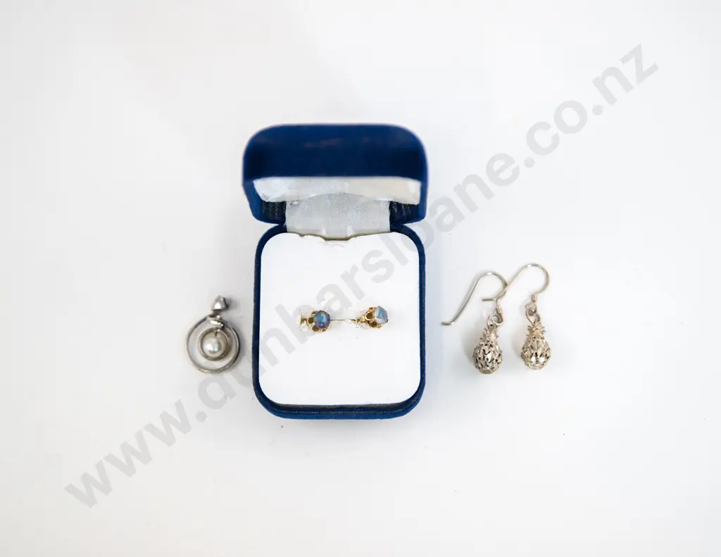 Pair 10ct Single Stone Opal Studs Image 1++
