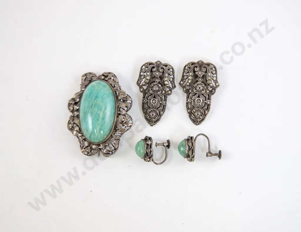 1940's Vintage S/S and Green Quartz Brooch and Matching Earrings Image 1++