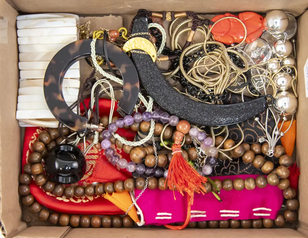 Assorted Costume Jewellery Image 1++