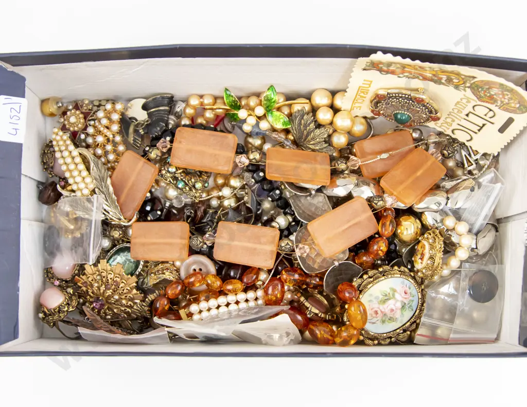 Box of Assorted Costume Jewellery Image 1++