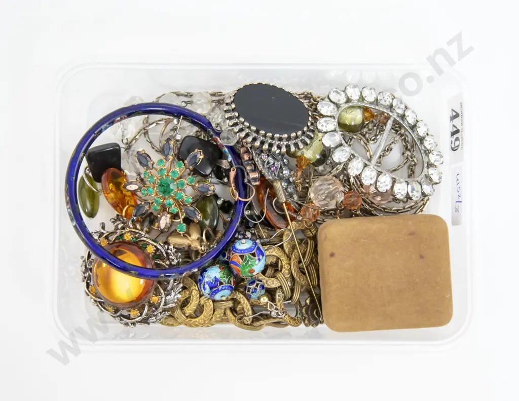 Small Collection of Assorted Costume Jewellery Image 1++