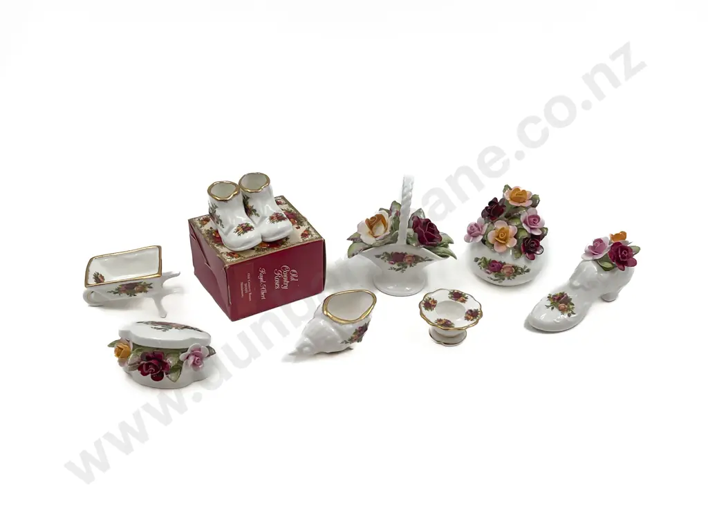 Collection of RA Old Country Roses Ornaments Including Posies (9pce) Image 1++