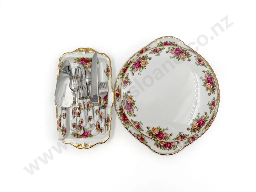 RA Old Country Roses Pavlova Dish with Serving Tray and Cutlery (12pce) Image 1++