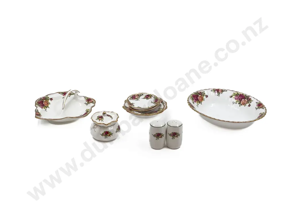 Collection of RA Old Country Roses Including Serving Dish etc Image 1++