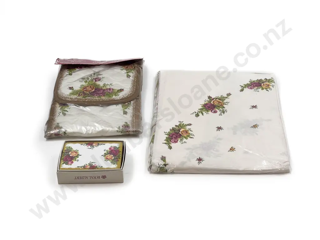 RA Old Country Roses Tea Cosy Place Mats and Napkins Image 1++