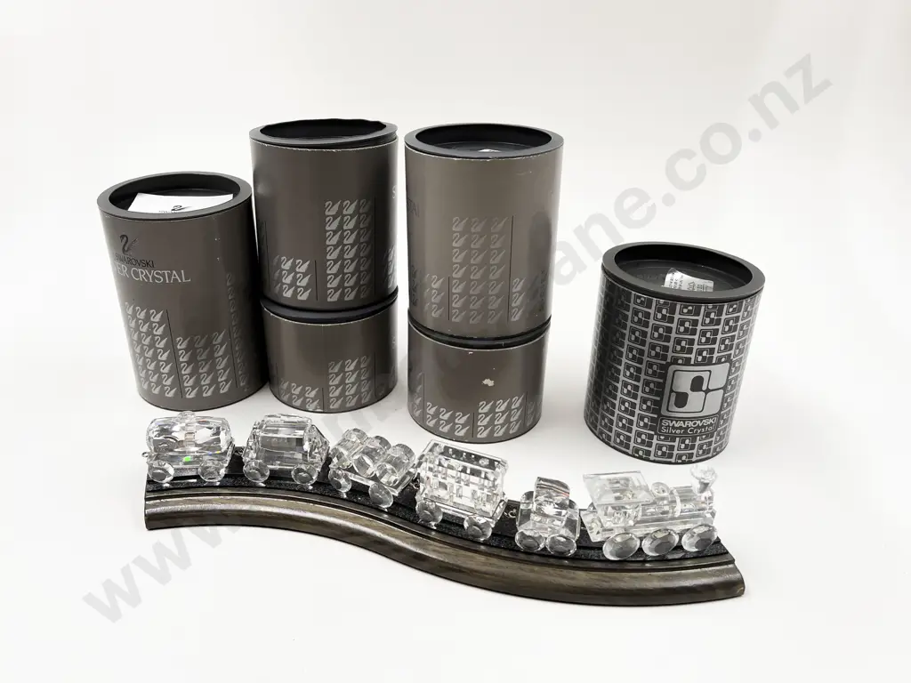 Swarovski Locomotive with Five Wagons on Track Image 1++