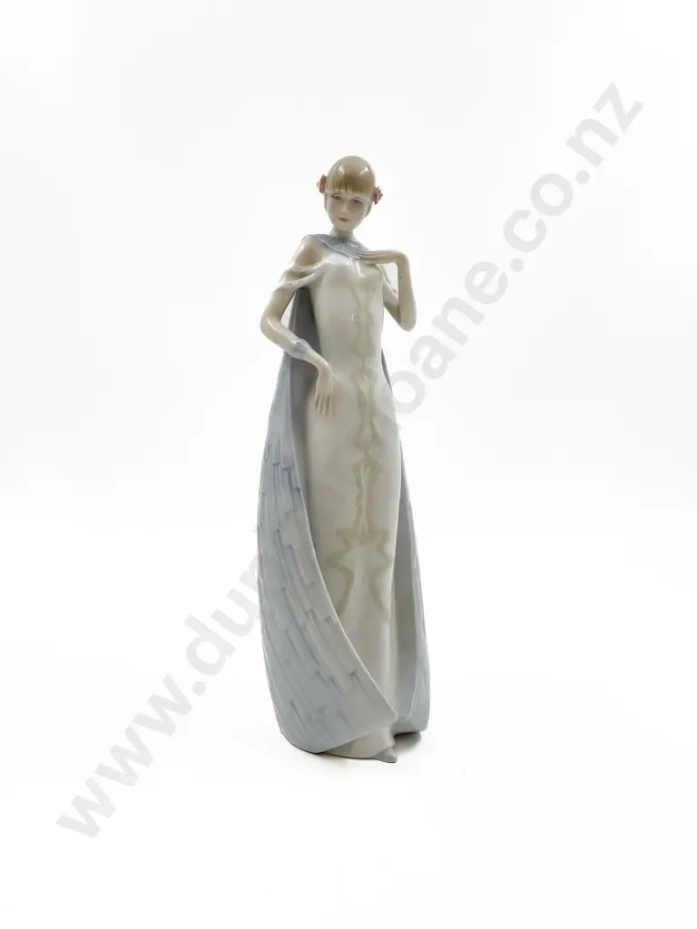 RD Reflections Figure Debut HN 3046 Image 1++