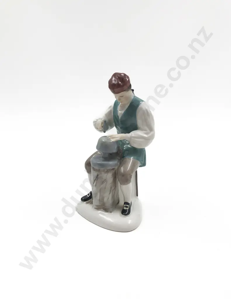RD Figure The Silversmith of Williamsburg HN 2208 Image 1++