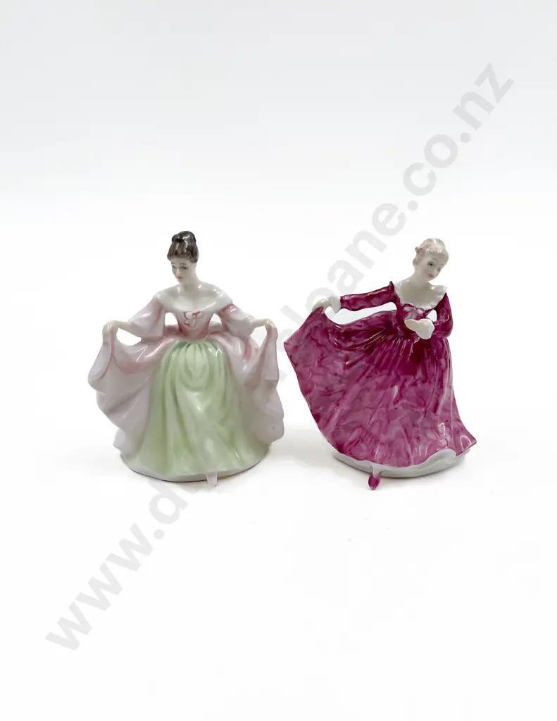 RD Kirsty and Sara Figures HN 3213 & 3219 Image 1++